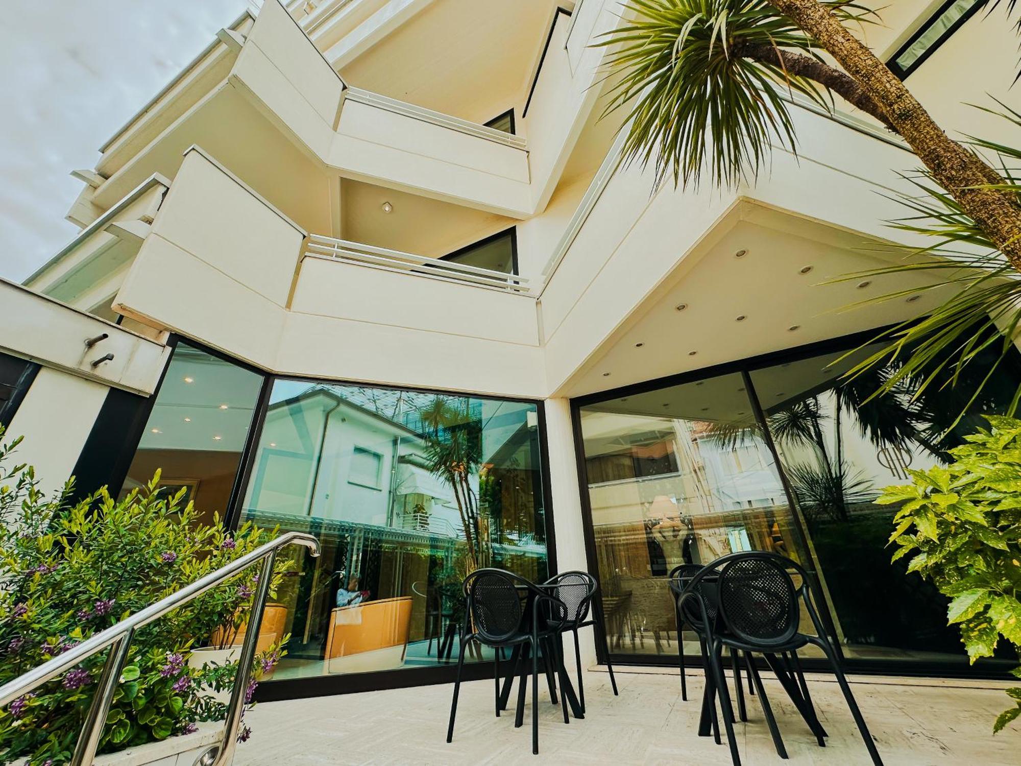Hotel President - Vintage Hotel In Centro Riccione Exterior photo