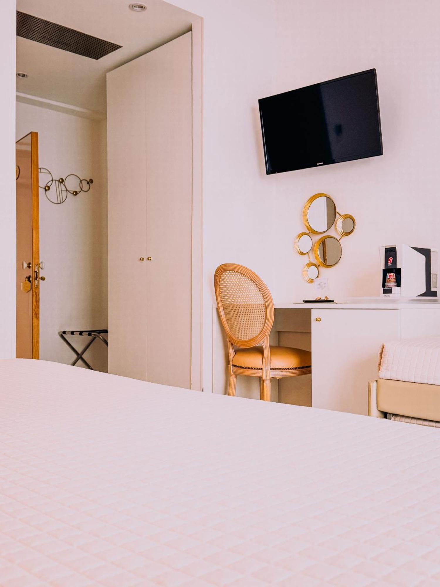Hotel President - Vintage Hotel In Centro Riccione Exterior photo