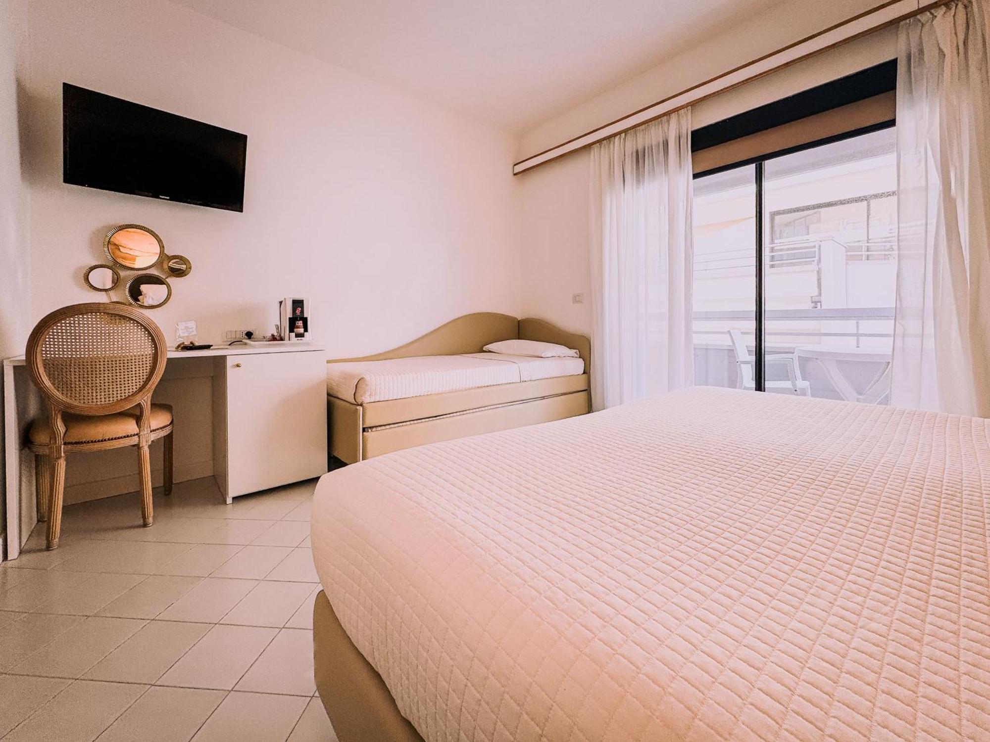 Hotel President - Vintage Hotel In Centro Riccione Exterior photo